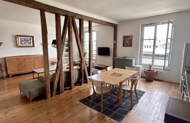 Spacieux appartement T4 vue Halles et Nive à Bayonne