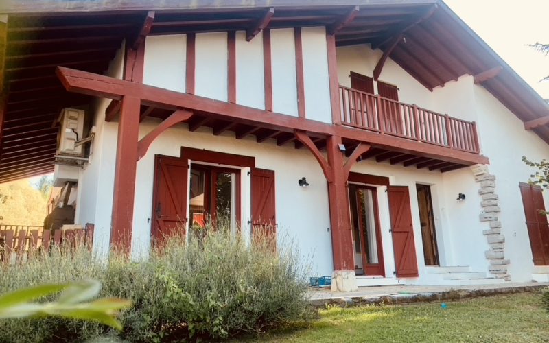 Magnifique villa Basque avec piscine à la campagne